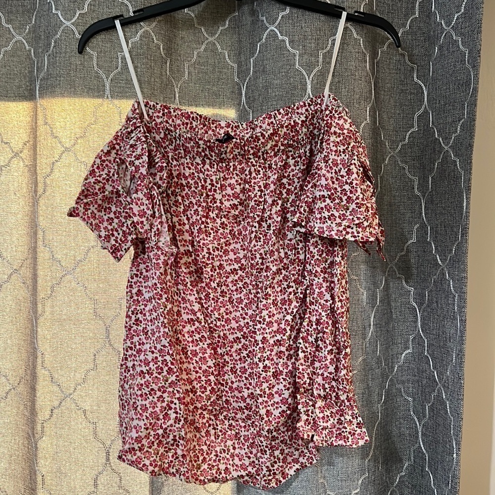 Super cute off the shoulder top.